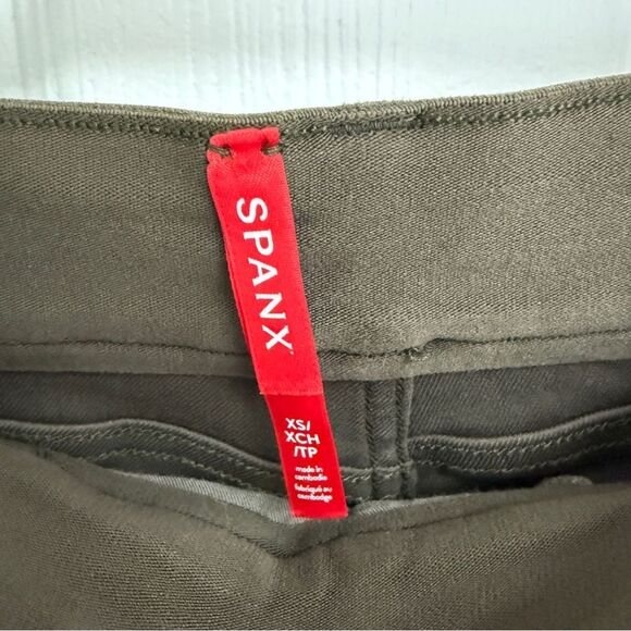 Spanx Stretch Twill 4” Shorts Pine NWT Women’s Size XS - Picture 5 of 5